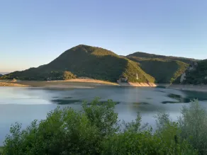Beautiful 2-Bed Apartment In Turano Lake - Image 4