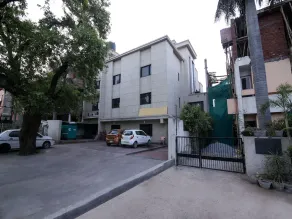 Capital O 9367 Hotel Agra Cantt - Image 3