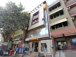 OYO 10588 Hotel Golden Square - Image 4