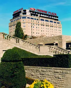 Crowne Plaza Niagara Falls-Fallsview - Image 4
