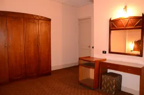 Louris Inn - Image 4