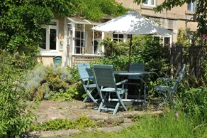 Brooks' View - Romantic Cottage Escape with Picturesque Riverside Gardens in Bath - Image 5