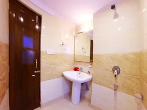 OYO Rooms Near Clarkes Hotel Mall Road - Image 2