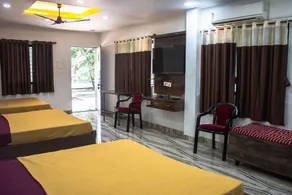 Kings Hotel & Resort - Image 2