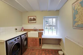 Stunning 3-bed House in a Private Hidden Valley - Image 2