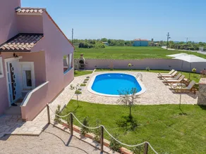 Villa With Large Garden and Pool, Ideal for 8 People, Only 10 Minutes Pula - Image 3
