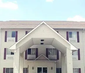 Midtown Inn & Suites Claxton - Image 1