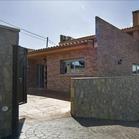 Chalet con piscina interior y sauna - Image 3