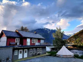 Eidfjord Riverside Apartments & Glamping - Image 2