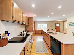 Renovated Juniper Point 3br W/ Wraparound Deck 3 Bedroom Home - Image 2