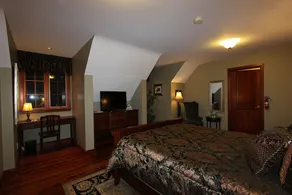Stone Edge Estate Bed & Breakfast - Image 2
