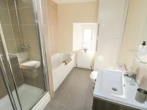 6 Constitution Hill - Image 2