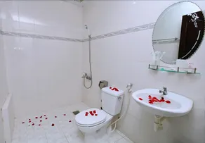 Queen Hotel - Image 5