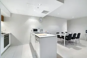 MIRANDA, 1BDR Docklands Apartment - Image 5