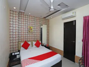 Skylark Hotel by OYO Rooms - Image 5