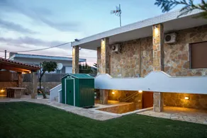 Unwind in a Spacious flat with Gardens near Beach - Image 2