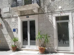 Split Theatre Apartments - Image 3