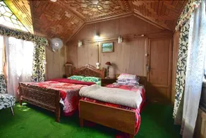 Houseboat - Image 2