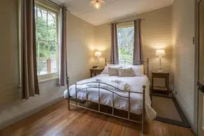 Steele Point Cottage - Image 2