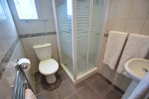 Oaktree Lodge - Image 2