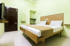 Hotel Sivanthi by OYO Rooms - Image 2