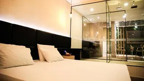 Motel Imperium - Image 2