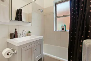 Deluxe 1BR Apt in a Ravenswood - Image 5