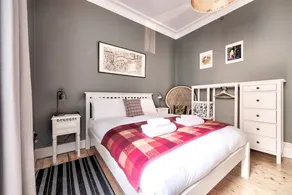 Stylishly Presented City Centre Apartment - Image 3