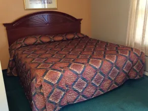 Howard's Motel - Image 5