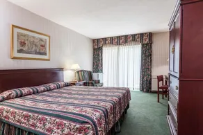 Knights Inn Toronto East - Image 4