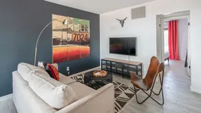 Sleek 3BR Home in Arcadia by WanderJaunt - Image 2