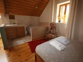 Charming Farmhouse With Pool and Tennis Court - Image 3
