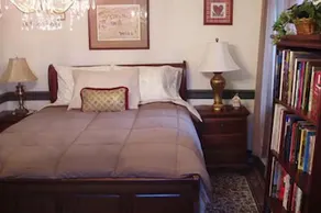 Historic Schoeneck Hotel B&B LLC - Image 2