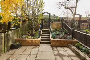 Designer 3 Bed House With Spacious Interior in Haggerston - Image 4