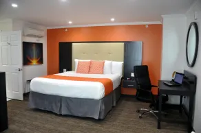 Pavilion Inn - Image 3