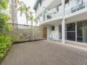 9 Cirrus at Fingal Bay - Image 4