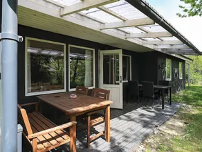 Cozy Holiday Home at Hals Jutland With Roofed Terrace - Image 4