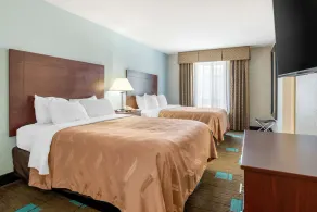 Quality Suites Kansas City International Airport - Image 5