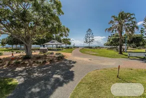 Brighton Waterfront Beach House - Image 5