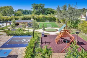 Lavish 8 Br Estate with Pool & Courts - Image 3