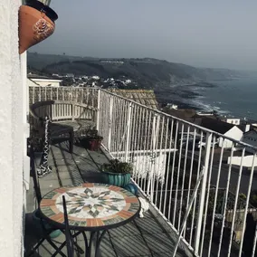 Seaside Escape at Looe Apartment - Image 2