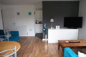 Cosy Apartment with Balcony - Image 2