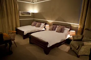 Coed Mawr Hall Bed & Breakfast - Image 4
