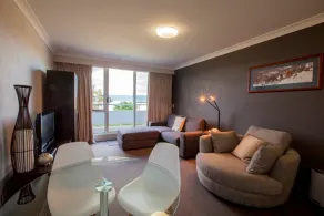 Horizons 414 - Lake Jindabyne Waterfront - Image 5