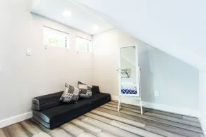 Montrose Guesthouse Suites - Image 4