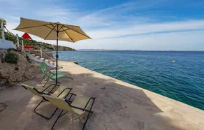 Beautiful Home in Jablanac With 4 Bedrooms and Wifi - Image 2