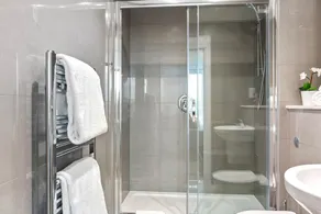 Luxury Apartment Suite by Ayoola SA - Image 2