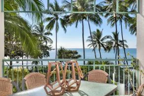 Beachfront Bliss 3-bedroom Apartment with Sea View 4 - Image 3