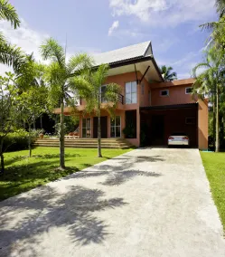 Breda Beach Villa - Image 4