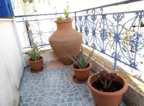 Traditional sea view house in Nisyros - Image 3